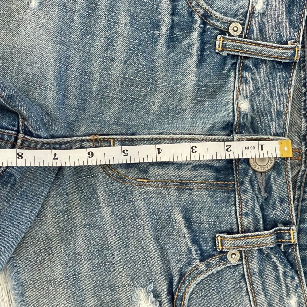 LIKE NEW || AMERICAN EAGLE Midi No Stretch Low Rise Distressed Denim Shorts || 8 - Picture 11 of 12
